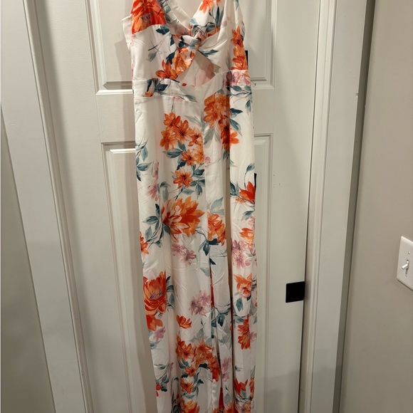 White Floral jumpsuit- NWT -size large - Picture 3 of 5